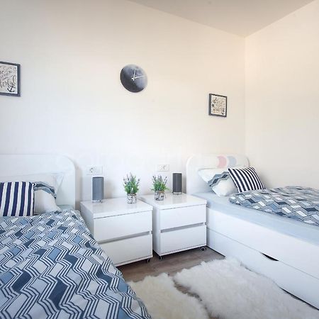 Luxury Apartment Sofia -Free Beach Parking Макарська Екстер'єр фото