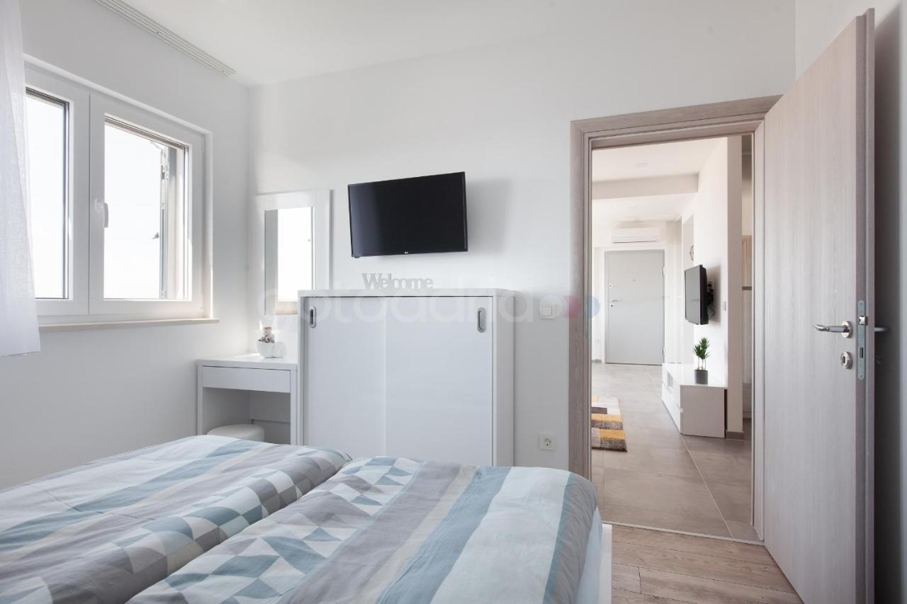 Luxury Apartment Sofia -Free Beach Parking Макарська Екстер'єр фото